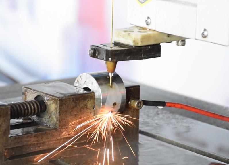 如何在難加工材料、曲面、斜面等異形面穿孔加工