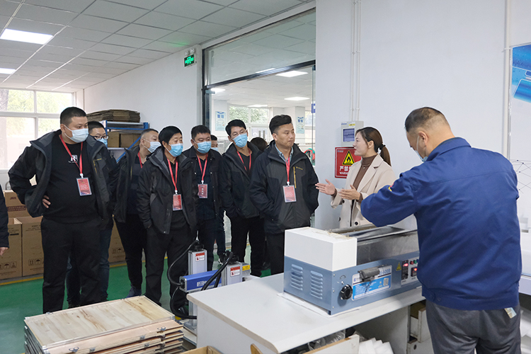 【整理】泗水機(jī)床附件行業(yè)協(xié)會(huì)來(lái)訪照片L1020褚少青 (15).jpg